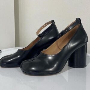 Maison Margiela Mary Jane Tabi Patent Leather Heels Black